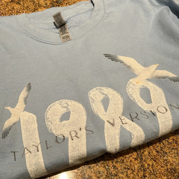 Taylor Swift Inspired 1989 Taylor’s Version Crewneck Sweatshirt - Picture 5 of 5